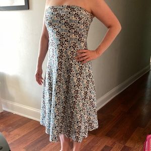 🌺 BOGO item!!
J. Crew strapless dress, women’s size 6, floral, fit & flare